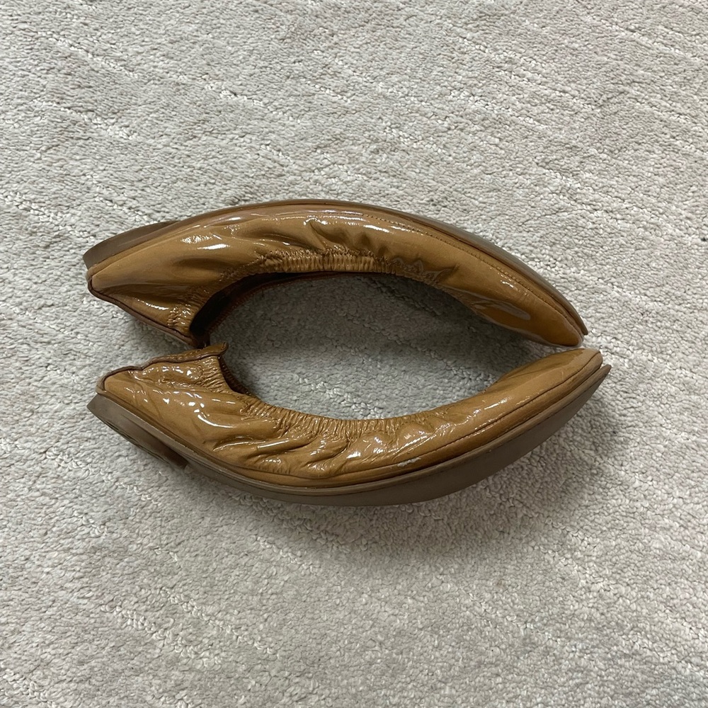 Tory Burch Glossy Tan Ballet Flats - Picture 5 of 7